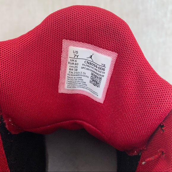 Air Jordan CN8094-006 Max Aura 2 Sneakers Basketball Size 7Y - Picture 12 of 12
